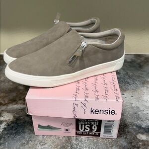 Kensie Beige Slip-On Shoes with Zippers